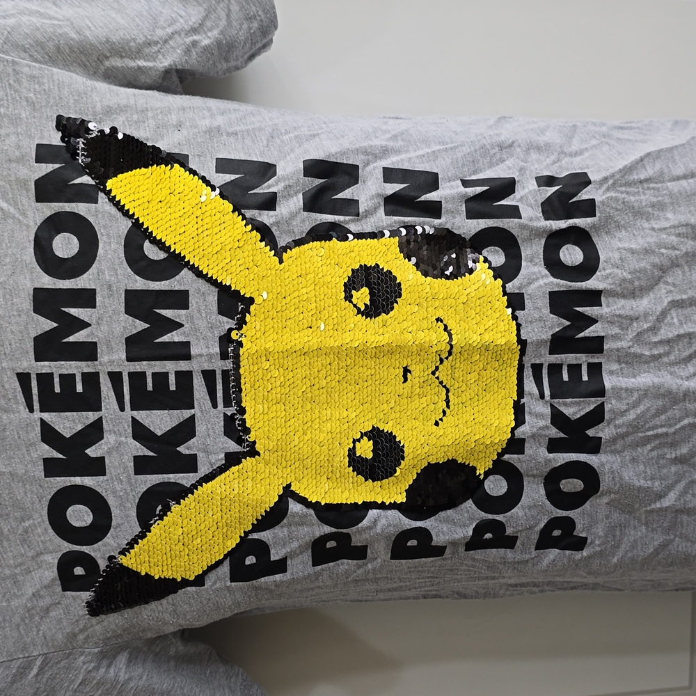 Pikachu Sequin Pokémon T-shirt Size‎ XLARGE